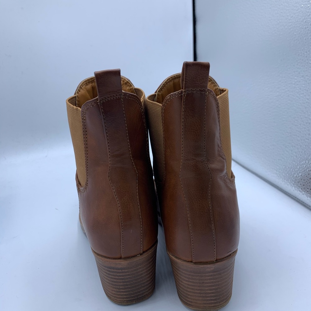 Boots - Picture 4 of 5